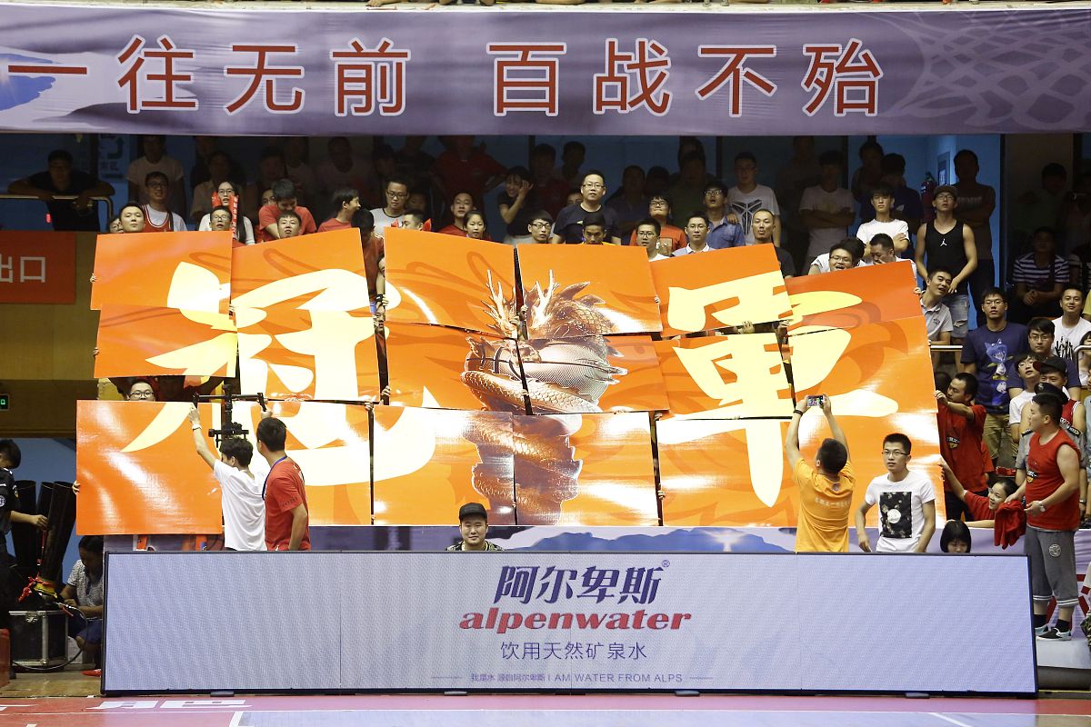 世俱杯足球直播-包含京粤战唱响紧张战歌，胜负悬念让球迷们屏息以待！的词条